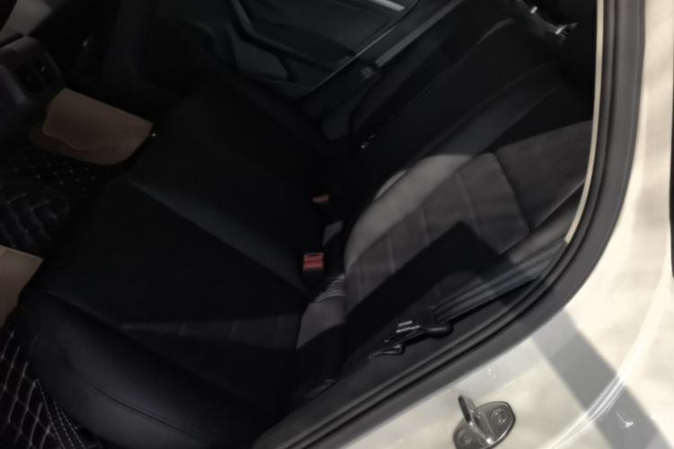 Used Volkswagen Lavida 2018 1.5L Automatic Fashion Edition China V Standard Left Rear Seat