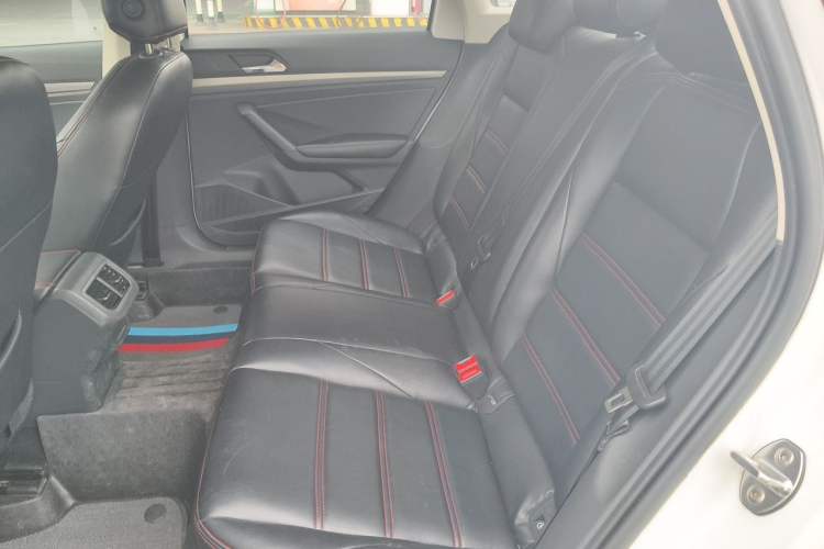 Used Volkswagen Lavida 2018 1.5L Automatic Fashion Edition China V Standard Left Rear Seat