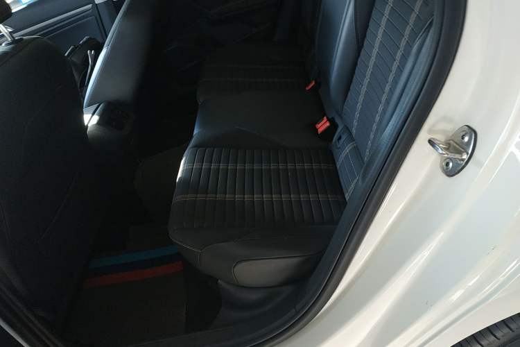 Used Volkswagen Lavida 2018 Hatchback 280TSI DSG Comfort Edition China V Standard Left Rear Seat