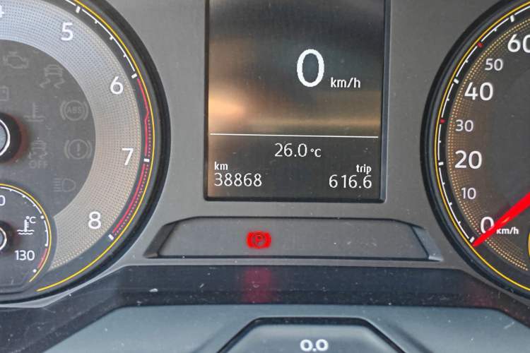 Used Volkswagen Lavida 2018 1.5L Manual Comfort Edition China V Standard Odometer Close Up