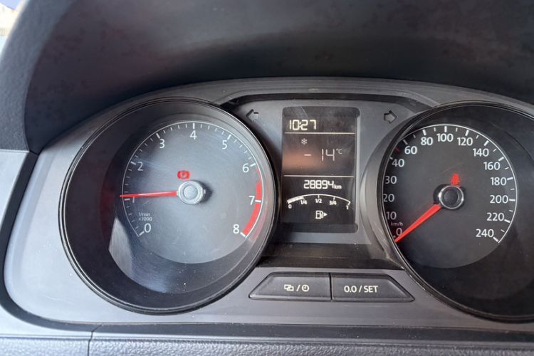 Used Volkswagen Lavida 2018 Classic 1.5L Manual Fashion Edition China VI Standard Odometer Close Up