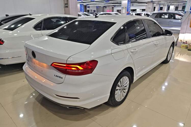 Used Volkswagen Lavida 2018 1.5L Automatic Comfort Edition China V Standard Rear Right 45 Deg