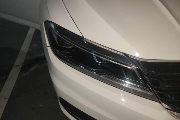 Used Volkswagen Lavida 2018 1.5L Automatic Fashion Edition China V Standard Right Front Headlight
