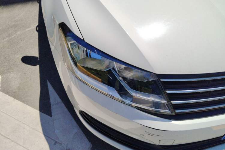 Used Volkswagen Lavida 2018 Classic 1.5L Automatic Fashion Edition China VI Standard Right Front Headlight