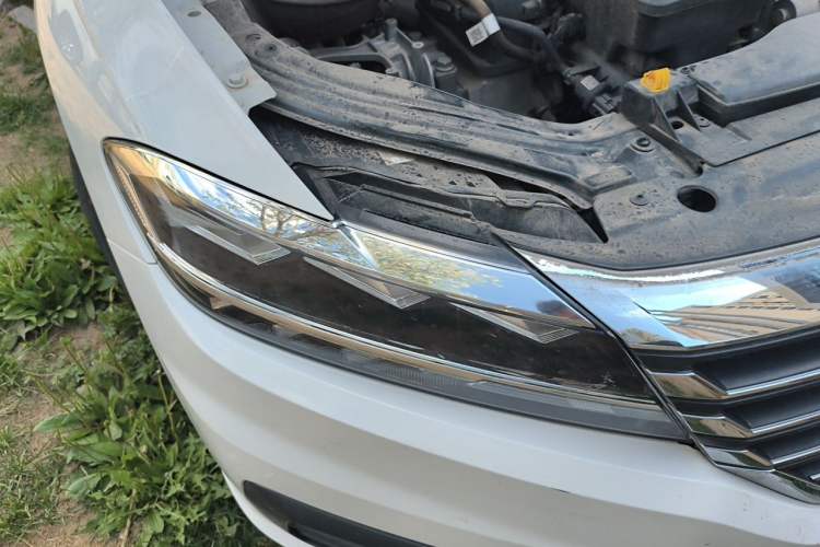 Used Volkswagen Lavida 2018 1.5L Automatic Fashion Edition China V Standard Right Front Headlight