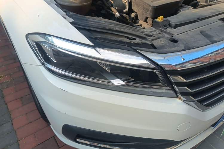 Used Volkswagen Lavida 2018 1.5L Automatic Comfort Edition China V Standard Right Front Headlight