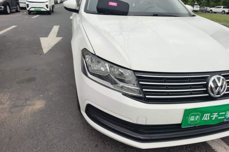 Used Volkswagen Lavida 2018 Classic 1.5L Automatic Fashion Edition China VI Standard Right Front Headlight