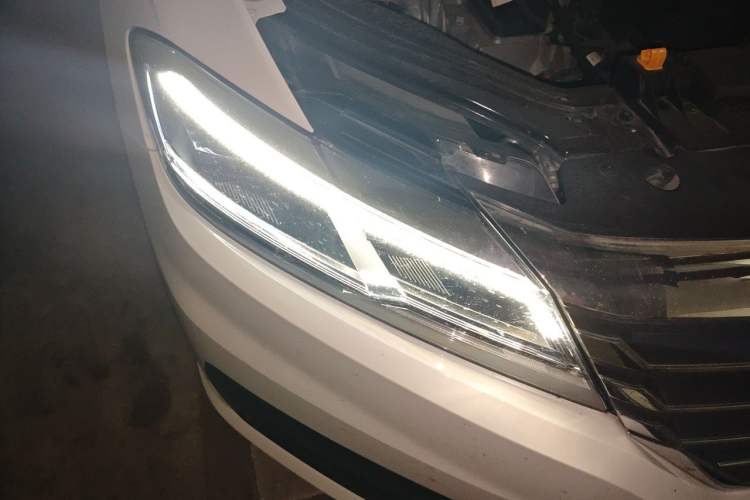 Used Volkswagen Lavida 2018 1.5L Automatic Comfort Edition China V Standard Right Front Headlight