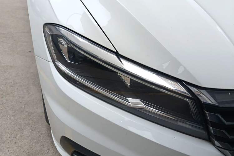 Used Volkswagen Lavida 2018 1.5L Automatic Comfort Edition China V Standard Right Front Headlight