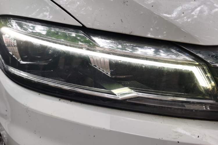 Used Volkswagen Lavida 2018 1.5L Manual Comfort Edition China V Standard Right Front Headlight