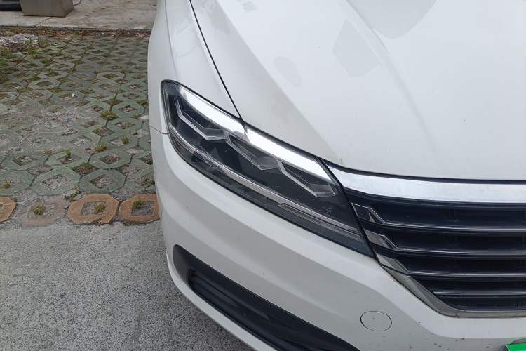 Used Volkswagen Lavida 2018 1.5L Automatic Fashion Edition China V Standard Right Front Headlight
