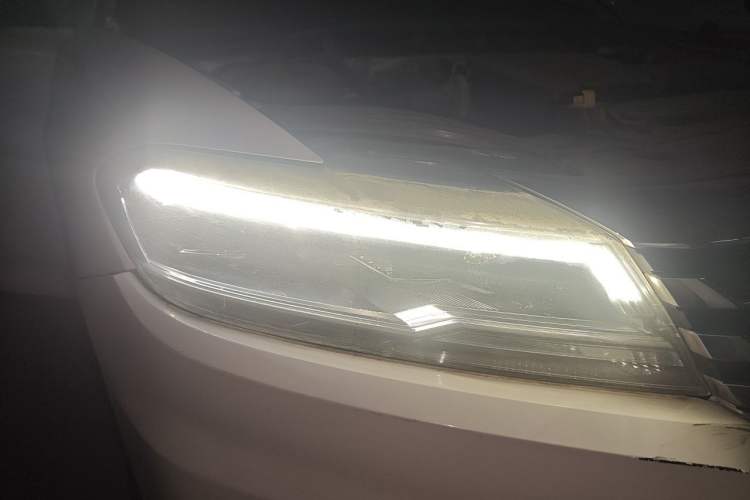Used Volkswagen Lavida 2018 1.5L Automatic Comfort Edition China V Standard Right Front Headlight