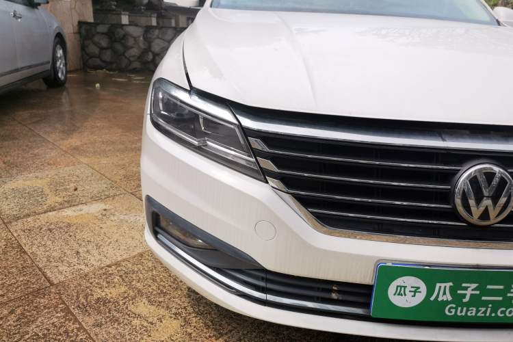 Used Volkswagen Lavida 2018 1.5L Automatic Comfort Edition China V Standard Right Front Headlight