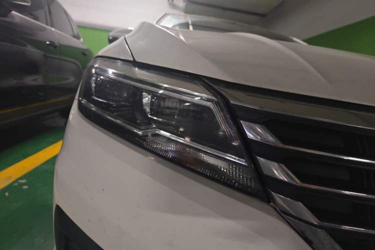 Used Volkswagen Lavida 2018 1.5L Automatic Comfort Edition China V Standard Right Front Headlight