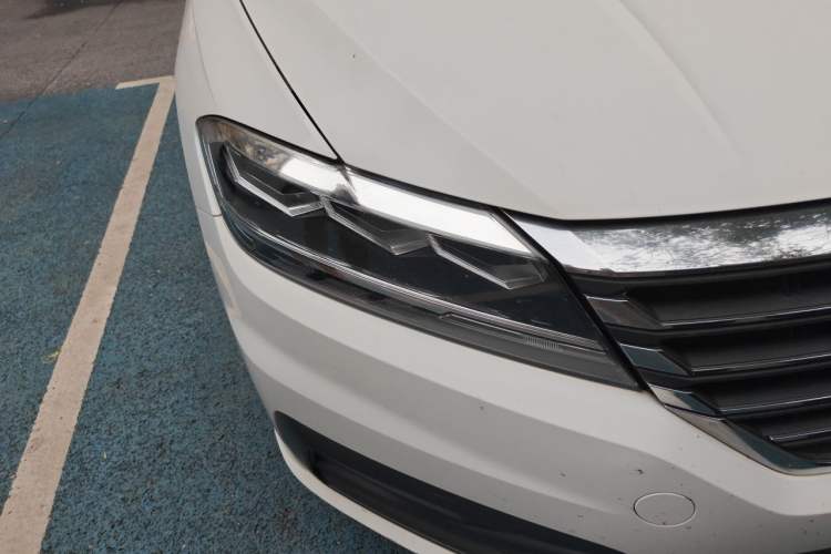 Used Volkswagen Lavida 2018 1.5L Automatic Fashion Edition China V Standard Right Front Headlight