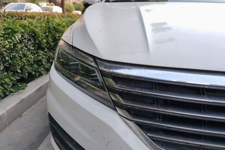 Used Volkswagen Lavida 2018 1.5L Automatic Comfort Edition China V Standard Right Front Headlight