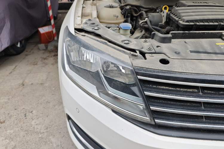Used Volkswagen Lavida 2018 Classic 1.5L Manual Comfort Edition China VI Standard Right Front Headlight