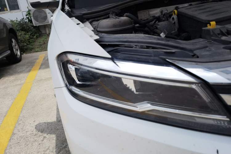 Used Volkswagen Lavida 2018 1.5L Automatic Comfort Edition China V Standard Right Front Headlight