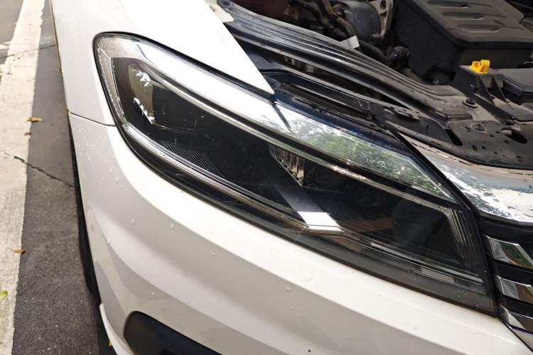 Used Volkswagen Lavida 2018 1.5L Automatic Comfort Edition China V Standard Right Front Headlight