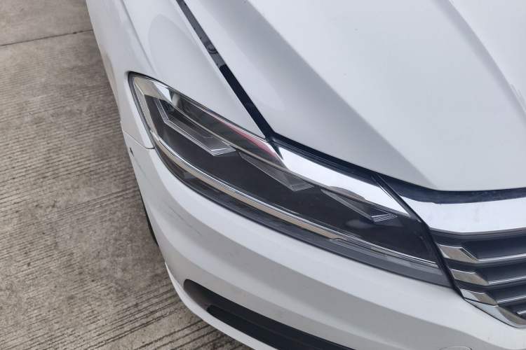 Used Volkswagen Lavida 2018 1.5L Automatic Fashion Edition China V Standard Right Front Headlight