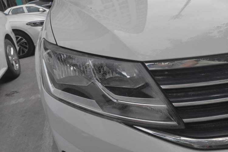Used Volkswagen Lavida 2018 Classic 1.5L Manual Fashion Edition China VI Standard Right Front Headlight