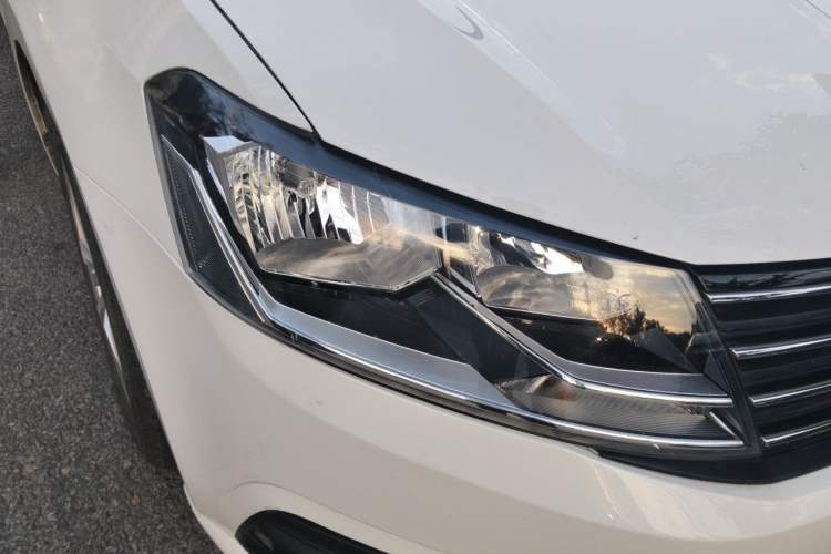 Used Volkswagen Lavida 2018 Classic 1.5L Automatic Fashion Edition China VI Standard Right Front Headlight