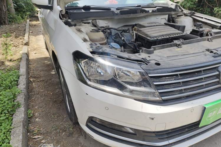 Used Volkswagen Lavida 2018 Classic 1.5L Automatic Comfort Edition China VI Standard Right Front Headlight
