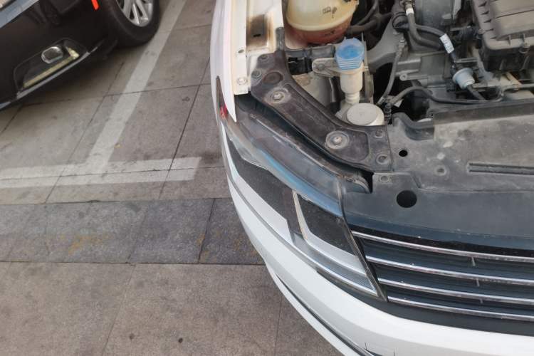 Used Volkswagen Lavida 2018 Classic 1.5L Automatic Comfort Edition China VI Standard Right Front Headlight