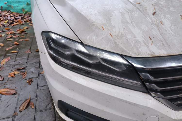 Used Volkswagen Lavida 2018 1.5L Automatic Fashion Edition China V Standard Right Front Headlight