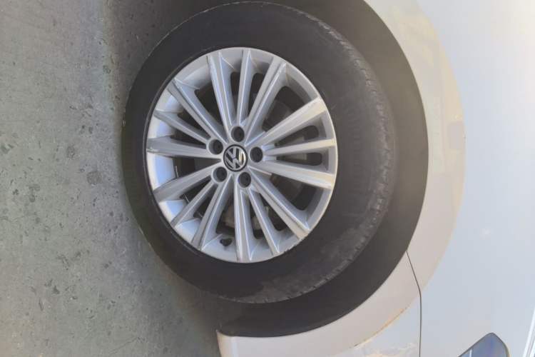 Used Volkswagen Lavida 2018 Classic 1.5L Automatic Fashion Edition China VI Standard Right Front Wheel Hub