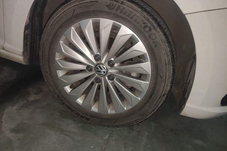 Used Volkswagen Lavida 2018 1.5L Automatic Fashion Edition China V Standard Right Front Wheel Hub