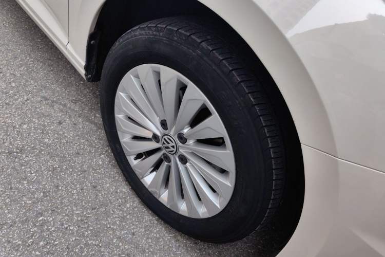 Used Volkswagen Lavida 2018 1.5L Automatic Comfort Edition China V Standard Right Front Wheel Hub