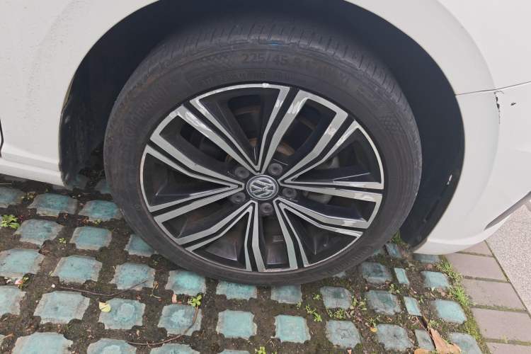 Used Volkswagen Lavida 2018 Hatchback 280TSI DSG Luxury Edition China V Standard Right Front Wheel Hub