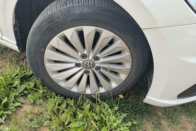 Used Volkswagen Lavida 2018 1.5L Automatic Fashion Edition China V Standard Right Front Wheel Hub