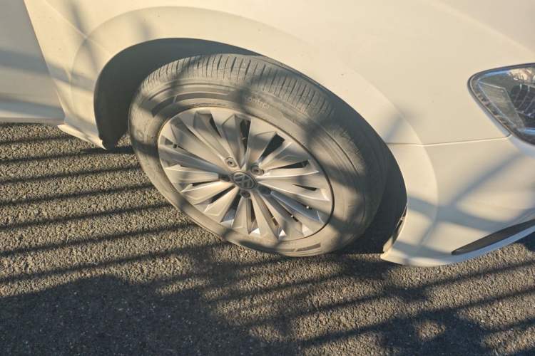 Used Volkswagen Lavida 2018 1.5L Automatic Comfort Edition China V Standard Right Front Wheel Hub