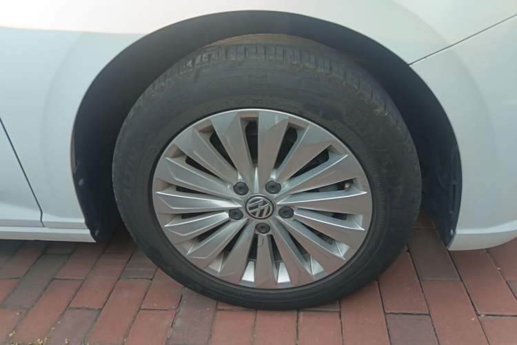 Used Volkswagen Lavida 2018 1.5L Automatic Comfort Edition China V Standard Right Front Wheel Hub