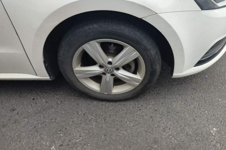 Used Volkswagen Lavida 2018 Classic 1.5L Automatic Fashion Edition China VI Standard Right Front Wheel Hub
