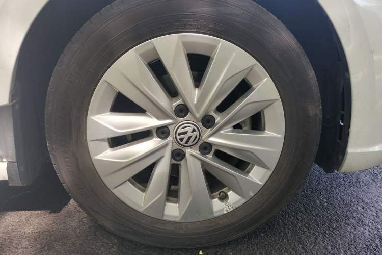 Used Volkswagen Lavida 2018 Hatchback 200TSI DSG Comfort Edition China V Standard Right Front Wheel Hub