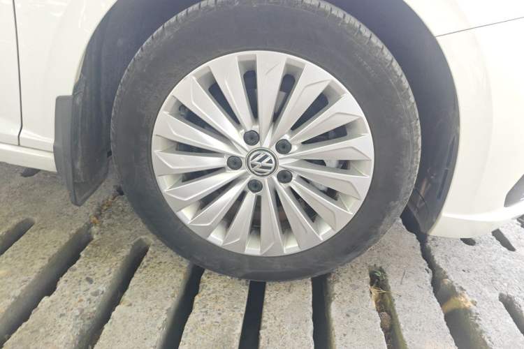 Used Volkswagen Lavida 2018 1.5L Automatic Fashion Edition China V Standard Right Front Wheel Hub