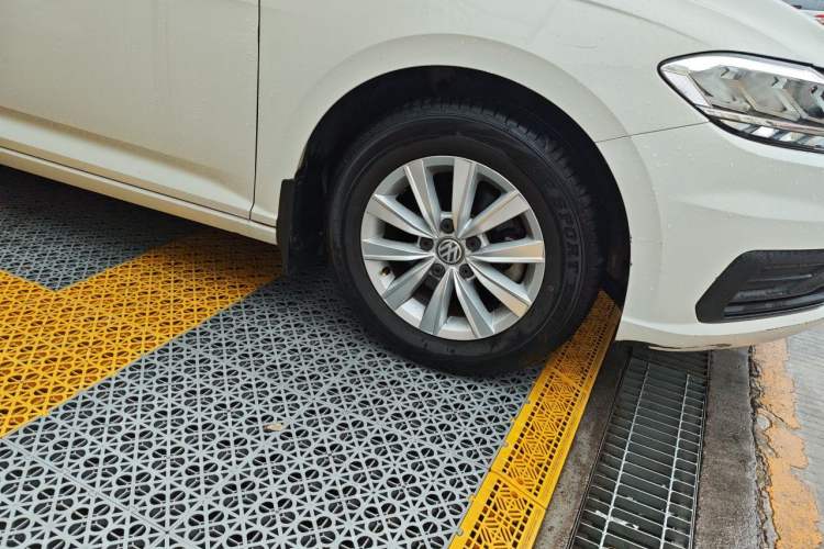Used Volkswagen Lavida 2018 1.5L Automatic Fashion Edition China V Standard Right Front Wheel Hub