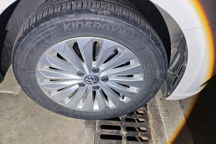 Used Volkswagen Lavida 2018 1.5L Automatic Comfort Edition China V Standard Right Front Wheel Hub