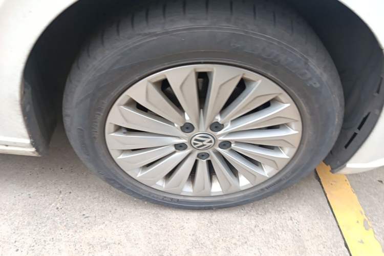 Used Volkswagen Lavida 2018 1.5L Automatic Comfort Edition China V Standard Right Front Wheel Hub