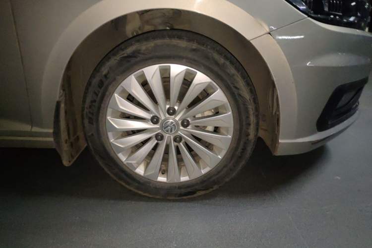 Used Volkswagen Lavida 2018 1.5L Automatic Comfort Edition China V Standard Right Front Wheel Hub