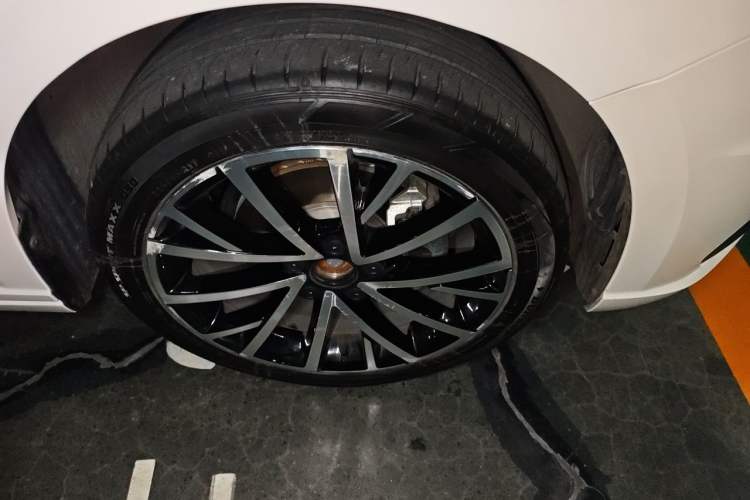 Used Volkswagen Lavida 2018 280TSI DSG Luxury Edition China V Standard Right Front Wheel Hub
