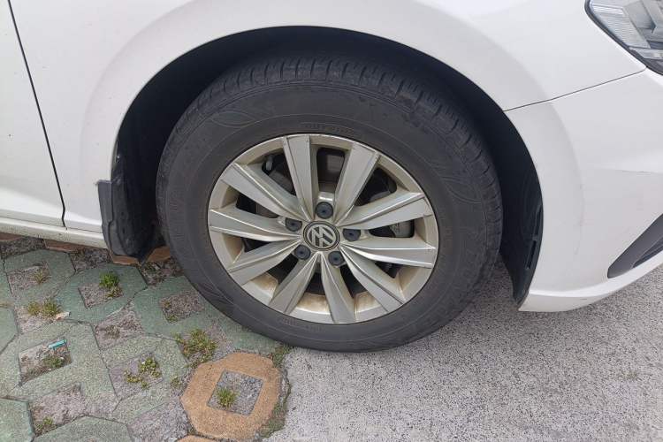 Used Volkswagen Lavida 2018 1.5L Automatic Fashion Edition China V Standard Right Front Wheel Hub