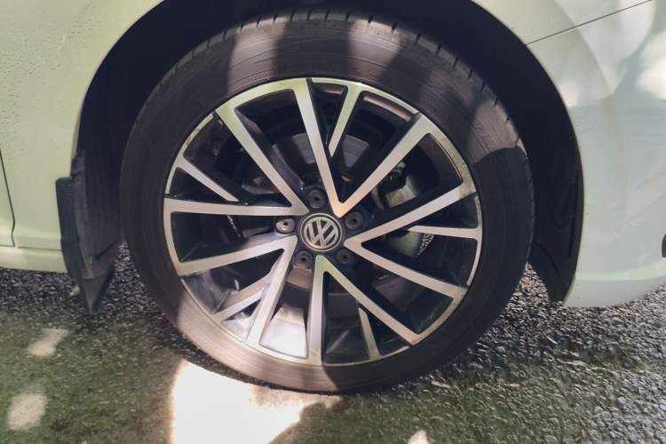 Used Volkswagen Lavida 2018 280TSI DSG Luxury Edition China V Standard Right Front Wheel Hub