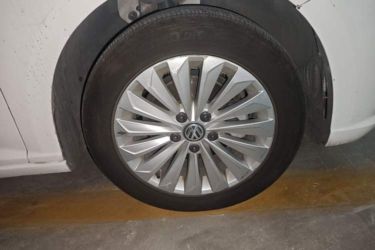 Used Volkswagen Lavida 2018 1.5L Automatic Comfort Edition China V Standard Right Front Wheel Hub