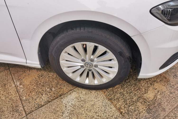 Used Volkswagen Lavida 2018 1.5L Automatic Comfort Edition China V Standard Right Front Wheel Hub