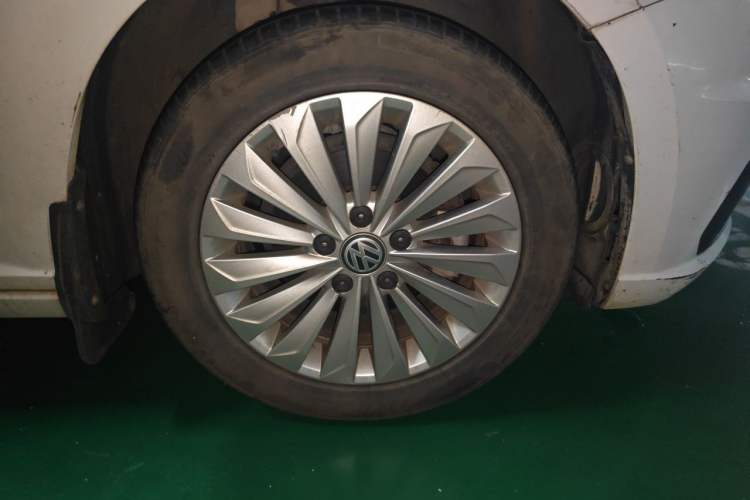 Used Volkswagen Lavida 2018 1.5L Automatic Comfort Edition China V Standard Right Front Wheel Hub