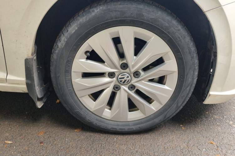 Used Volkswagen Lavida 2018 Hatchback 200TSI DSG Comfort Edition China V Standard Right Front Wheel Hub